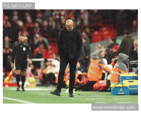 利物浦连续配合遭破坏 加克波愤怒挥手表达不满