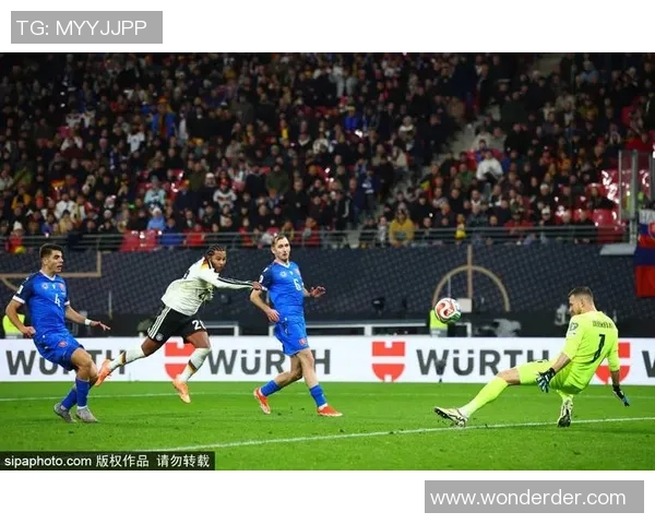 施洛特贝克禁区关键铲球引争议裁判未判罚奥利塞倒地成焦点 施洛特贝克禁区关键铲球引争议裁判未判罚奥利塞倒地成焦点